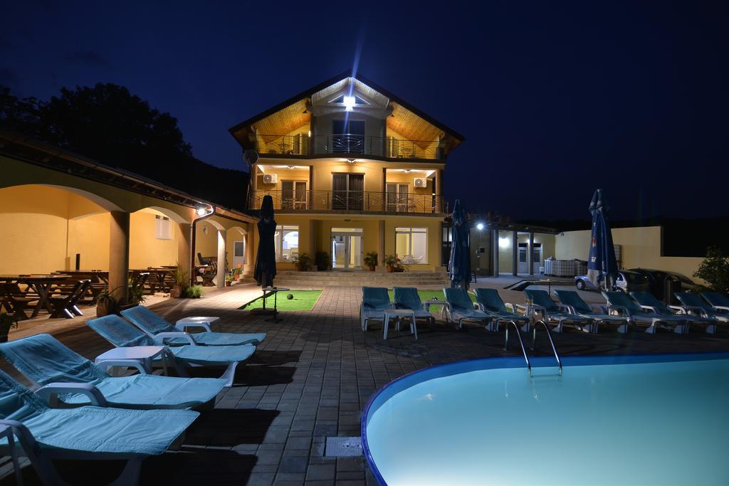 Hotel Casa Marina Ieşelniţa Esterno foto