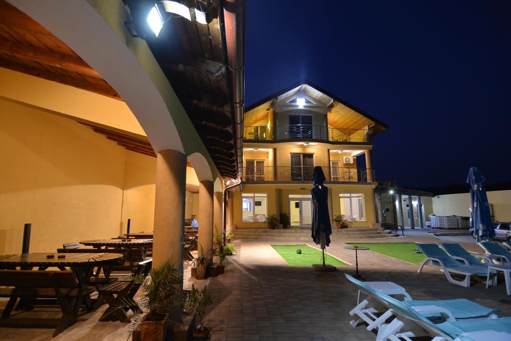 Hotel Casa Marina Ieşelniţa Esterno foto