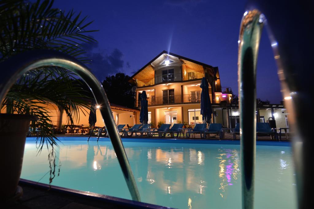 Hotel Casa Marina Ieşelniţa Esterno foto
