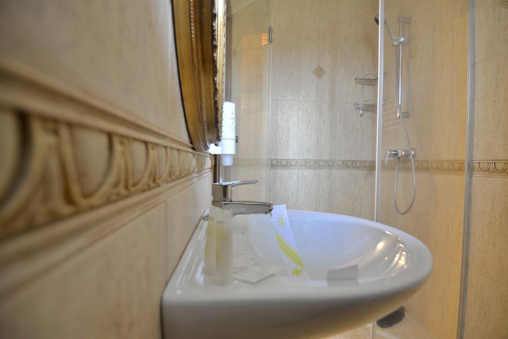 Hotel Casa Marina Ieşelniţa Esterno foto
