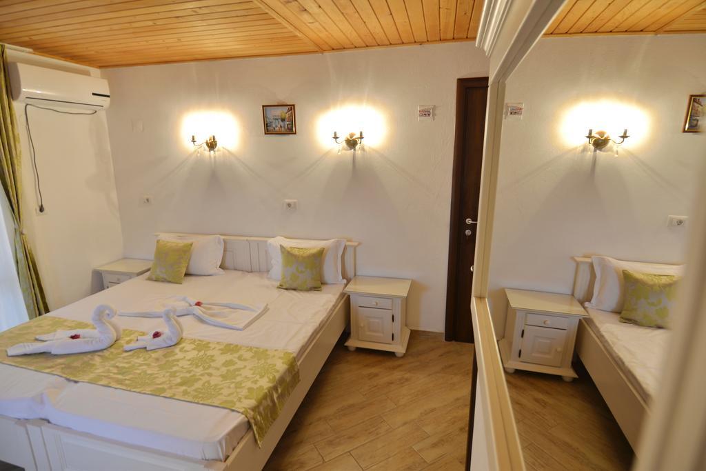 Hotel Casa Marina Ieşelniţa Esterno foto
