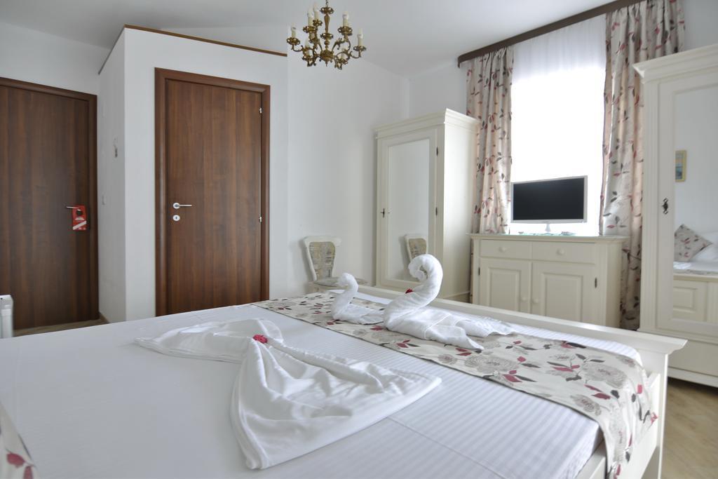 Hotel Casa Marina Ieşelniţa Esterno foto
