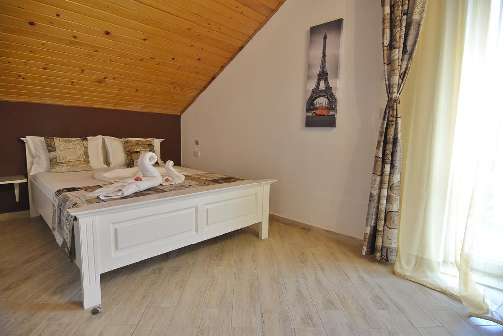 Hotel Casa Marina Ieşelniţa Esterno foto