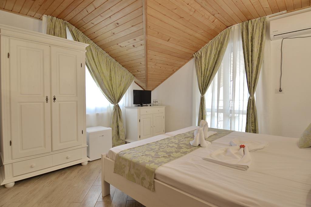 Hotel Casa Marina Ieşelniţa Esterno foto