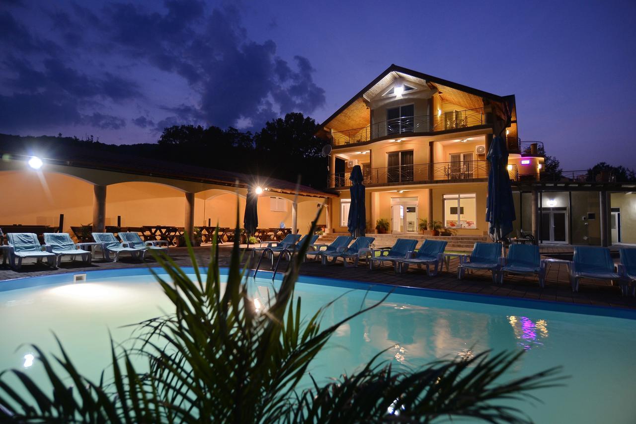 Hotel Casa Marina Ieşelniţa Esterno foto